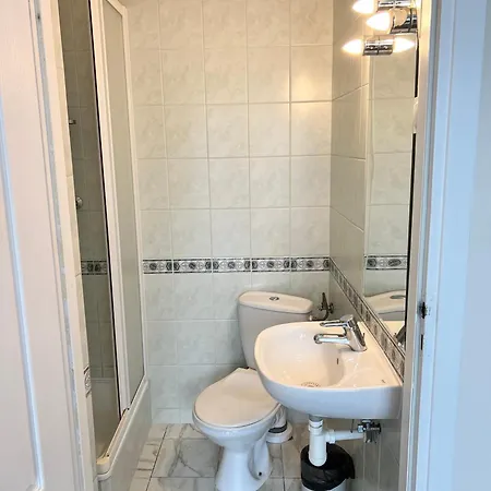 Thomas Guest house